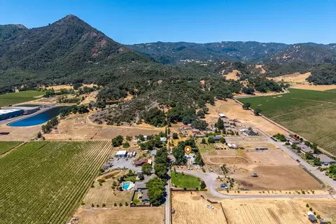 300 Bradford Ln, Hopland, CA 95449