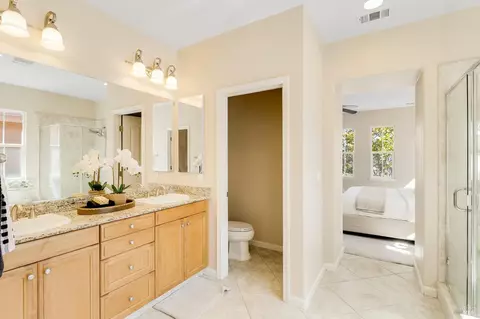 Bath - 438 E Poplar St, Vallejo, CA 94592 photo 4 of 4