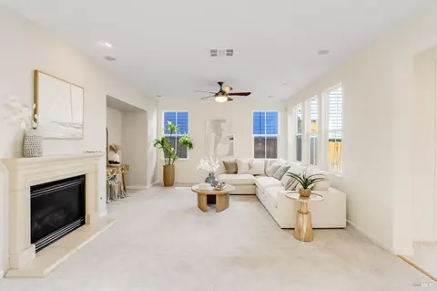 Living - 438 E Poplar St, Vallejo, CA 94592 photo 6 of 10