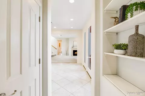 Entry Way - 438 E Poplar St, Vallejo, CA 94592 photo 4 of 10