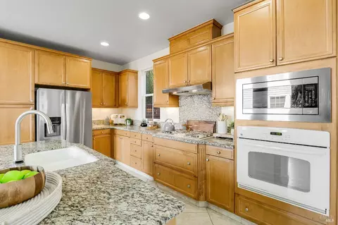 Kitchen - 438 E Poplar St, Vallejo, CA 94592 photo 6 of 9