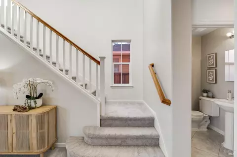 Entry Way - 438 E Poplar St, Vallejo, CA 94592 photo 7 of 10