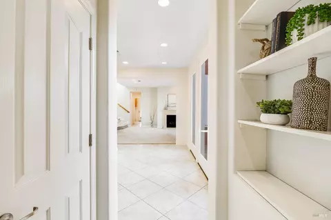Entry Way - 438 E Poplar St, Vallejo, CA 94592 photo 5 of 10