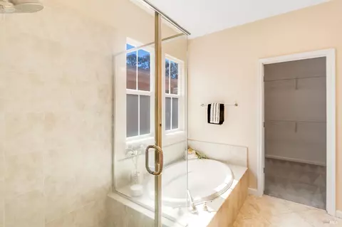Bath - 438 E Poplar St, Vallejo, CA 94592 photo 2 of 4