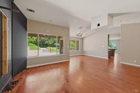 Living - 46 Clement Ct, Napa, CA 94558 photo 6 of 7