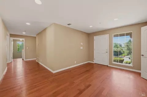 Living - 46 Clement Ct, Napa, CA 94558 photo 4 of 7