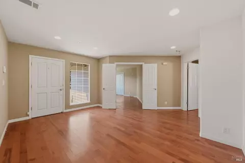 Living - 46 Clement Ct, Napa, CA 94558 photo 2 of 7