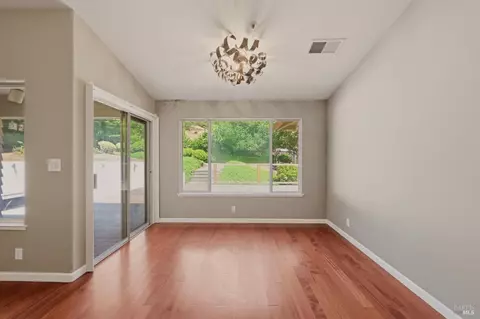 Living - 46 Clement Ct, Napa, CA 94558 photo 5 of 7