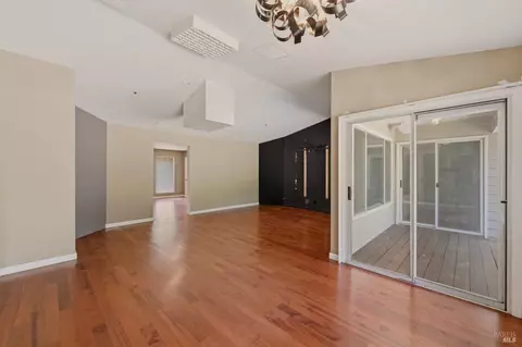Living - 46 Clement Ct, Napa, CA 94558 photo 3 of 7