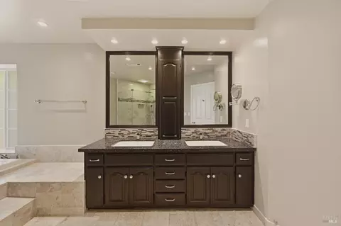 Bath - 46 Clement Ct, Napa, CA 94558 photo 2 of 4