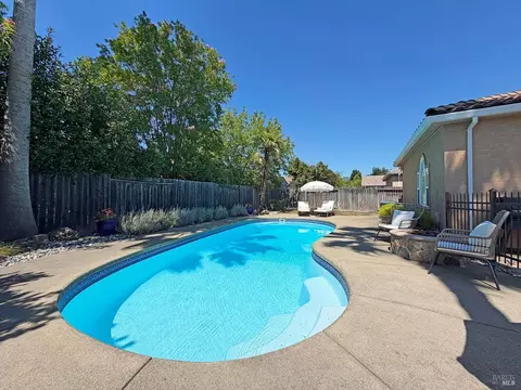 468 Briarwood Dr, Ukiah, CA 95482
