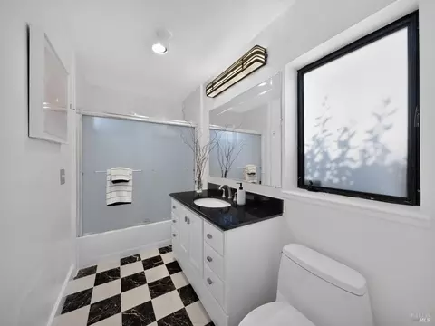 Bath - 101 Headlands Ct, Sausalito, CA 94965 photo 1 of 1