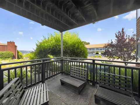 Exterior - 101 Headlands Ct, Sausalito, CA 94965 photo 1 of 7