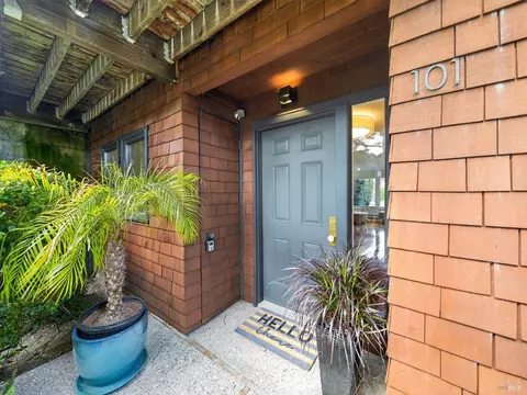 Entry Way - 101 Headlands Ct, Sausalito, CA 94965 photo 3 of 3