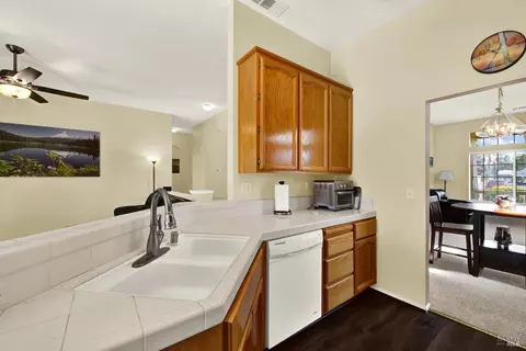 Kitchen - 525 Schooner Ridge Dr, Dixon, CA 95620 photo 5 of 9