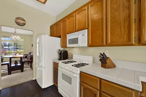 Kitchen - 525 Schooner Ridge Dr, Dixon, CA 95620 photo 6 of 9