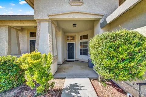 Exterior - 525 Schooner Ridge Dr, Dixon, CA 95620 photo 4 of 12