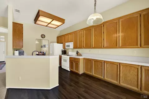 Kitchen - 525 Schooner Ridge Dr, Dixon, CA 95620 photo 3 of 9