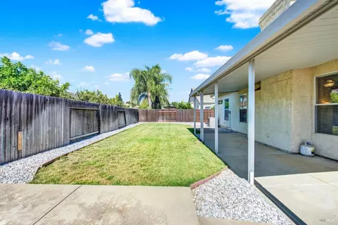 Exterior - 525 Schooner Ridge Dr, Dixon, CA 95620 photo 6 of 12