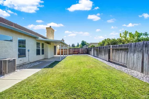 Exterior - 525 Schooner Ridge Dr, Dixon, CA 95620 photo 9 of 12