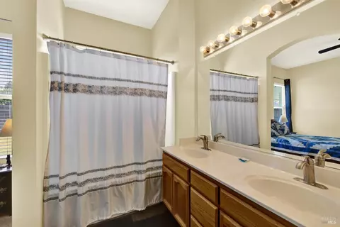Bath - 525 Schooner Ridge Dr, Dixon, CA 95620 photo 1 of 2