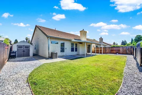 Exterior - 525 Schooner Ridge Dr, Dixon, CA 95620 photo 8 of 12