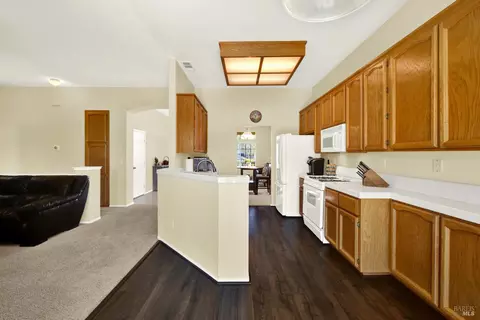 Kitchen - 525 Schooner Ridge Dr, Dixon, CA 95620 photo 2 of 9
