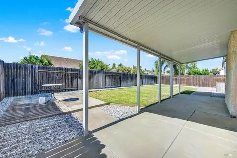 Exterior - 525 Schooner Ridge Dr, Dixon, CA 95620 photo 5 of 12