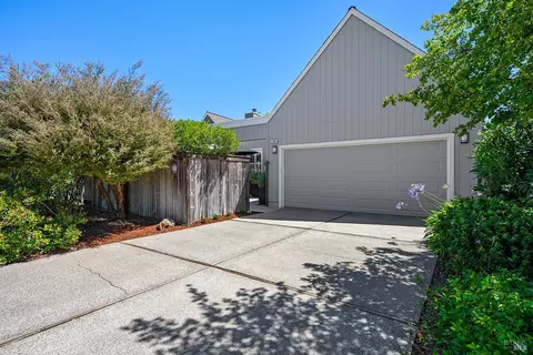533 Carnation Ct, Sonoma, CA 95476