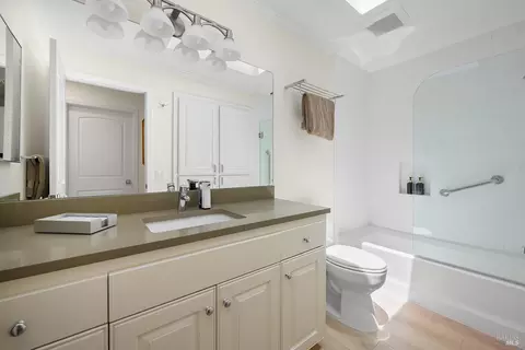 Bath - 533 Carnation Ct, Sonoma, CA 95476 photo 1 of 3