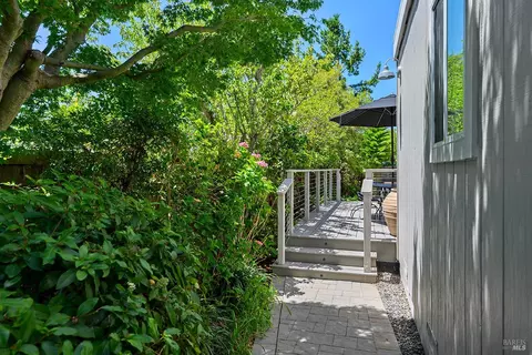Exterior - 533 Carnation Ct, Sonoma, CA 95476 photo 5 of 9