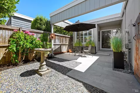 Exterior - 533 Carnation Ct, Sonoma, CA 95476 photo 2 of 9