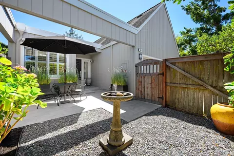 Exterior - 533 Carnation Ct, Sonoma, CA 95476 photo 3 of 9