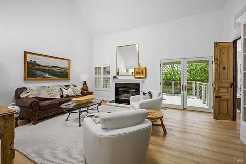 Living - 533 Carnation Ct, Sonoma, CA 95476 photo 1 of 3