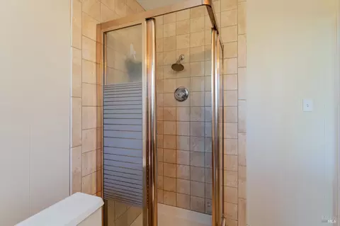 Bath - 1505 Casteel Dr, Willits, CA 95490 photo 4 of 4