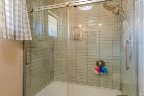 Bath - 1505 Casteel Dr, Willits, CA 95490 photo 1 of 4