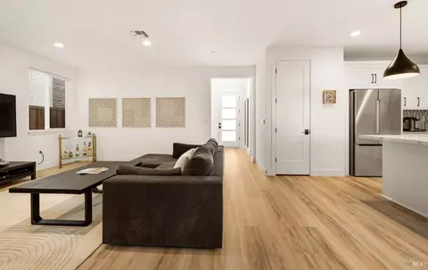 Entry Way - 303 Flagship Dr, Napa, CA 94558 photo 2 of 5