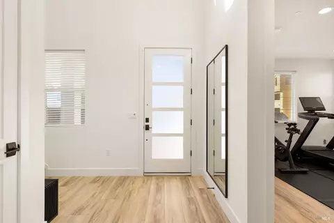 Entry Way - 303 Flagship Dr, Napa, CA 94558 photo 3 of 5