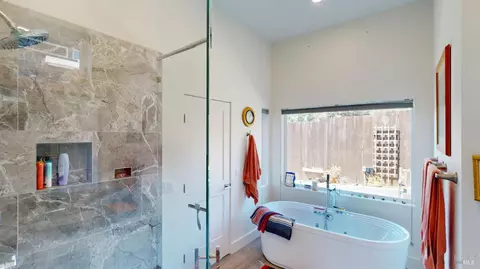 Bath - 38431 Windward Ct, Gualala, CA 95445 photo 3 of 3