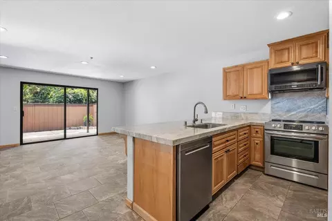 Kitchen - 80 Creek Ct, Cotati, CA 94931 photo 3 of 7