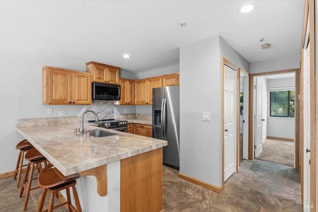 80 Creek Ct, Cotati, CA 94931