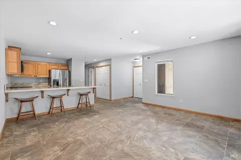 Living - 80 Creek Ct, Cotati, CA 94931 photo 2 of 3