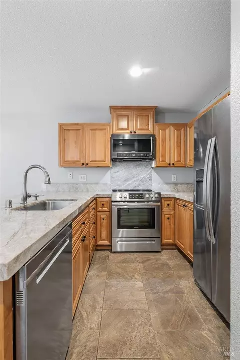 Kitchen - 80 Creek Ct, Cotati, CA 94931 photo 4 of 7
