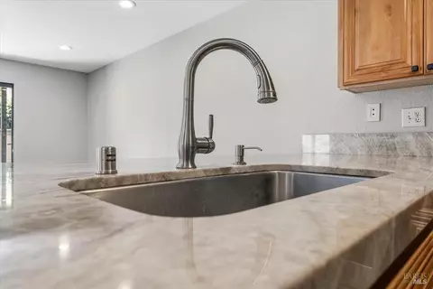 Kitchen - 80 Creek Ct, Cotati, CA 94931 photo 6 of 7