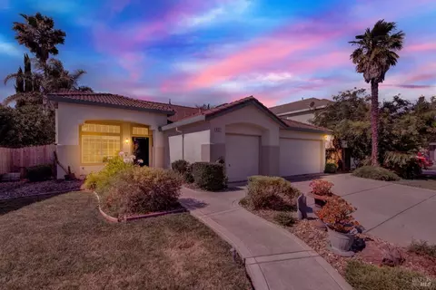 921 Topaz Cir, Vacaville, CA 95687