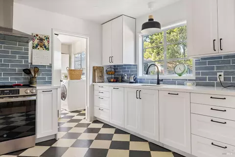 2053 Humboldt St, Santa Rosa, CA 95404