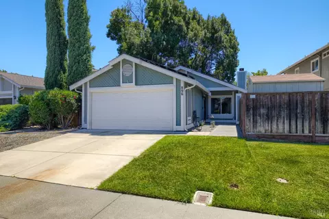 896 Meadowhawk Dr, Vacaville, CA 95687