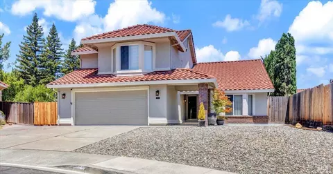 724 Chelmsford Ct, Vacaville, CA 95688
