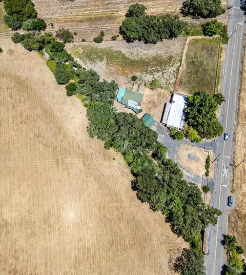 375 Limerick Ln, Healdsburg, CA 95448 photo 2
