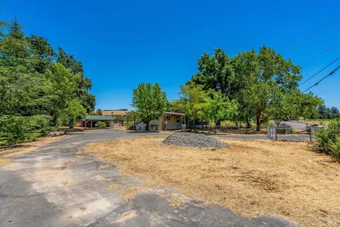 375 Limerick Ln, Healdsburg, CA 95448 photo 9